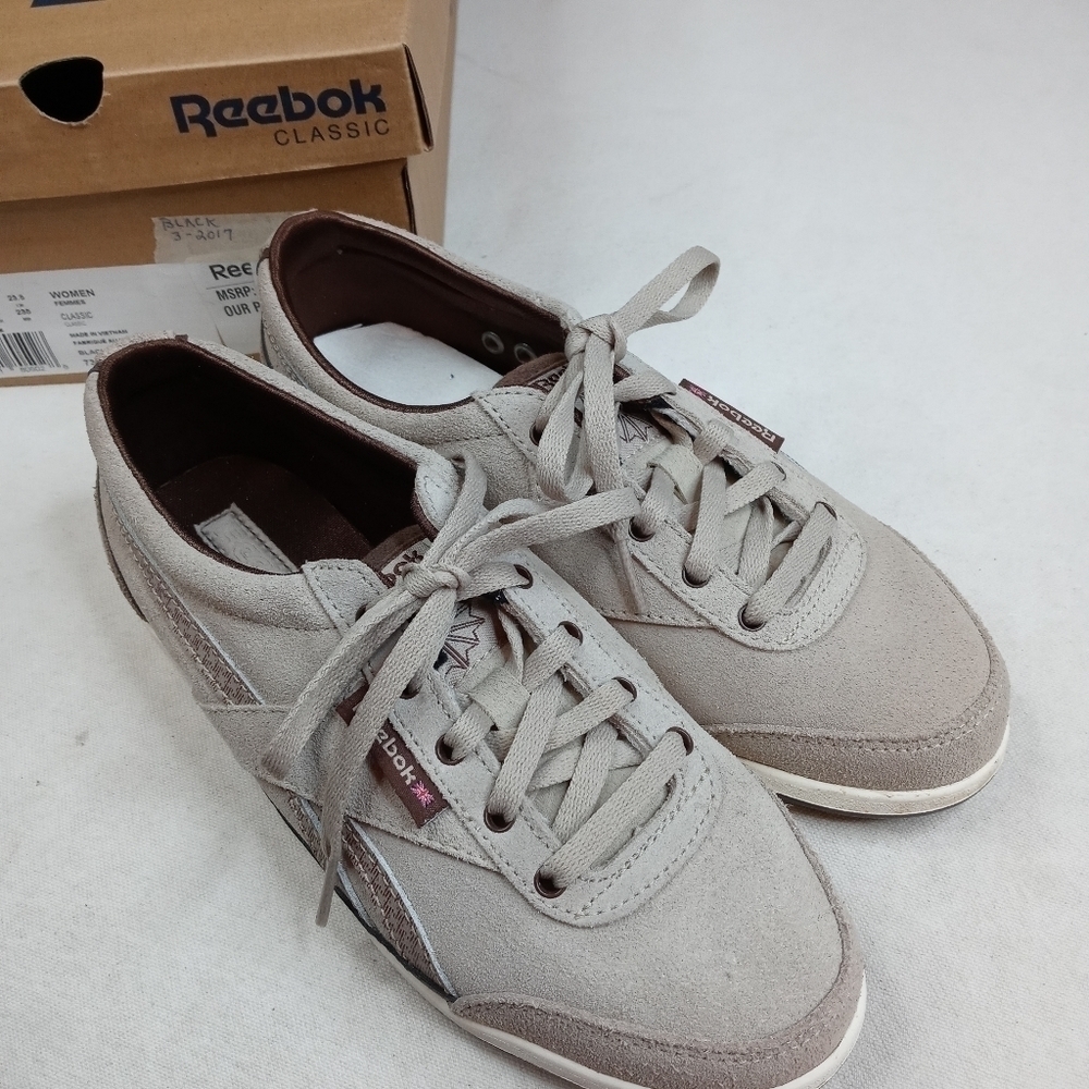 Reebok Women 8 1/2 Tan Suede Walking Shoe RB 908.